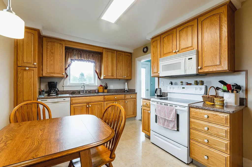 34 Thatcher Street Thomaston ME 04861