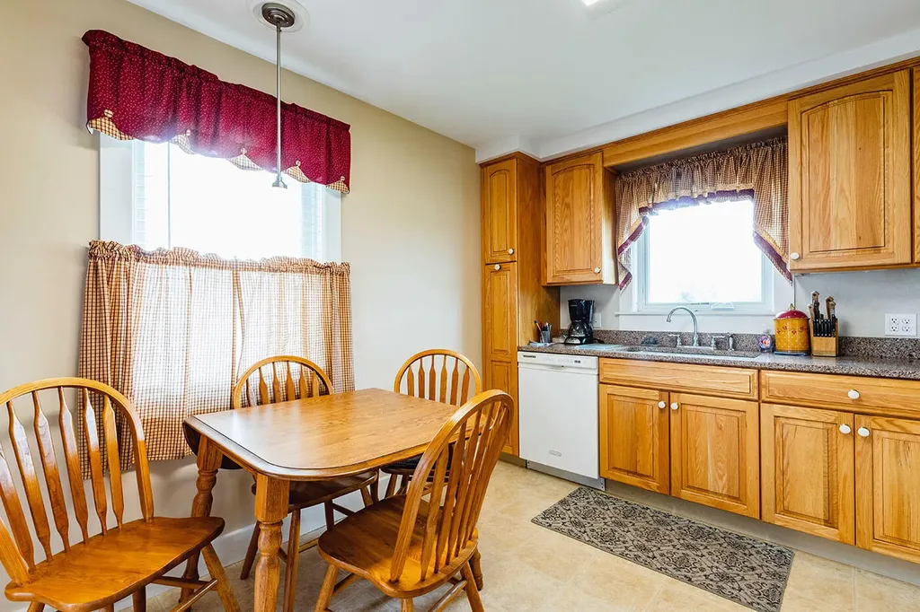 34 Thatcher Street Thomaston ME 04861