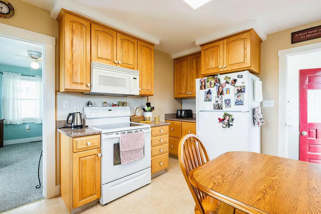 34 Thatcher Street Thomaston ME 04861