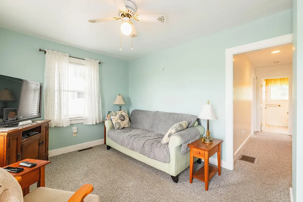 34 Thatcher Street Thomaston ME 04861