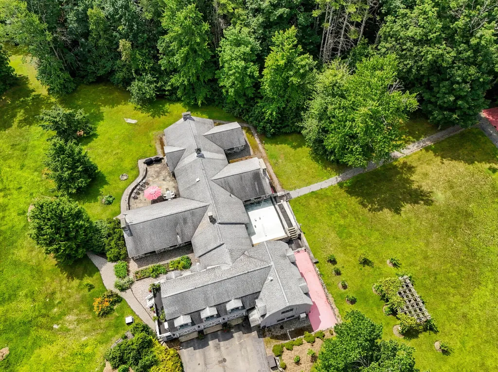 16 Davis Point Road Wayne ME 04284