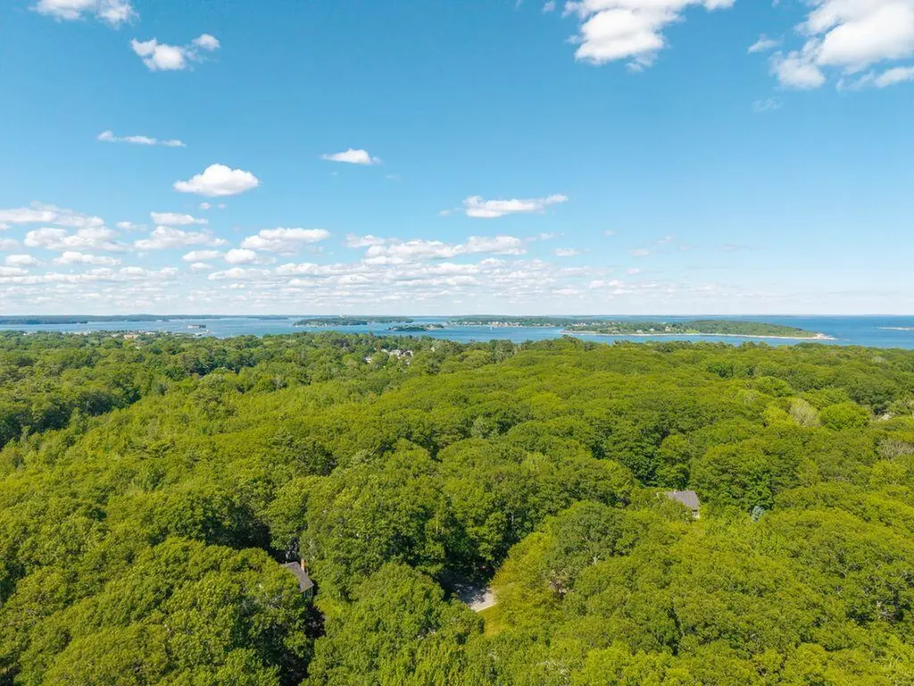 18 Cape Woods Drive Cape Elizabeth ME 04107