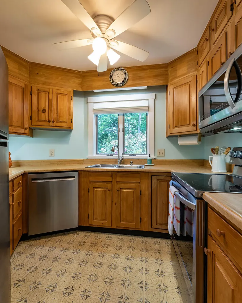 12 Alexander Drive Rockport ME 04856