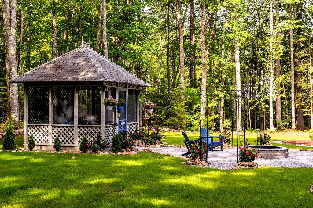 12 Alexander Drive Rockport ME 04856