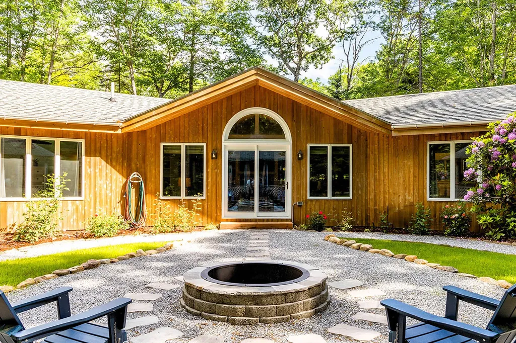 12 Alexander Drive Rockport ME 04856