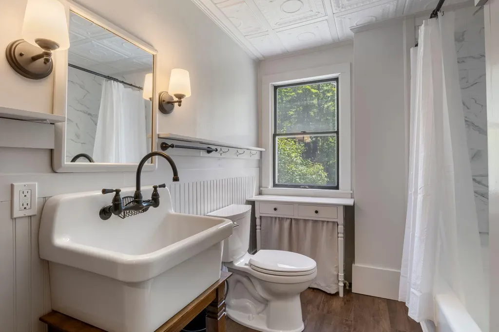 404 Blackstrap Road Falmouth ME 04105
