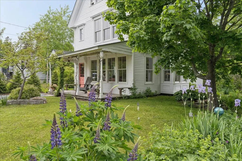 5 Mcdonald Lane Stonington ME 04681