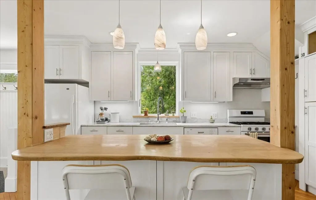 5 Mcdonald Lane Stonington ME 04681