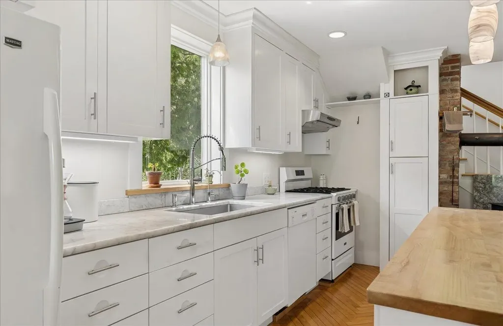 5 Mcdonald Lane Stonington ME 04681