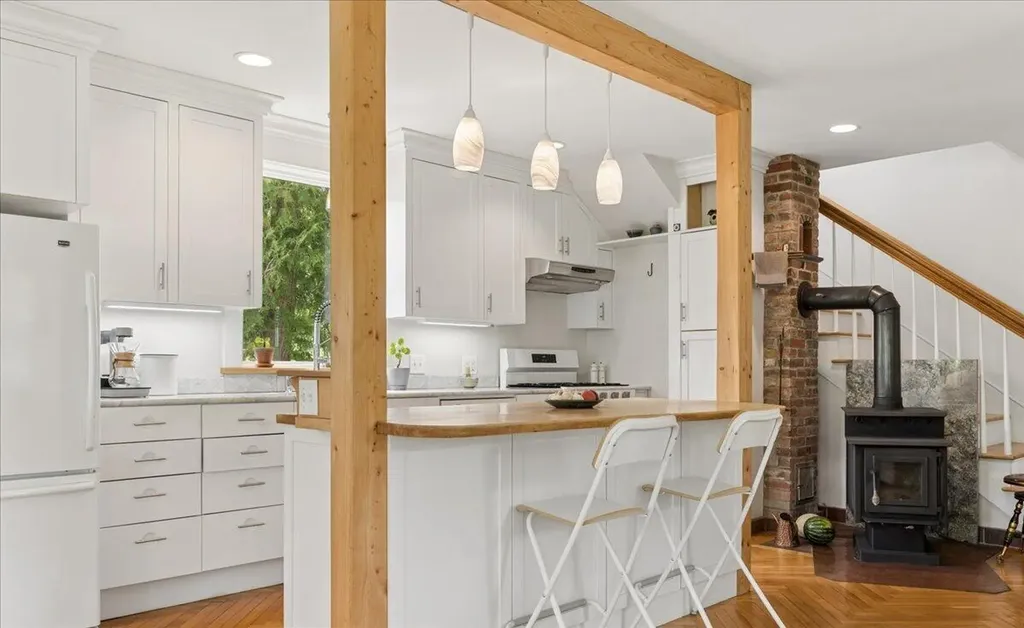 5 Mcdonald Lane Stonington ME 04681