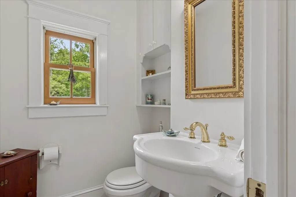 5 Mcdonald Lane Stonington ME 04681