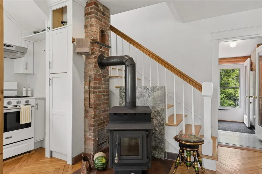 5 Mcdonald Lane Stonington ME 04681