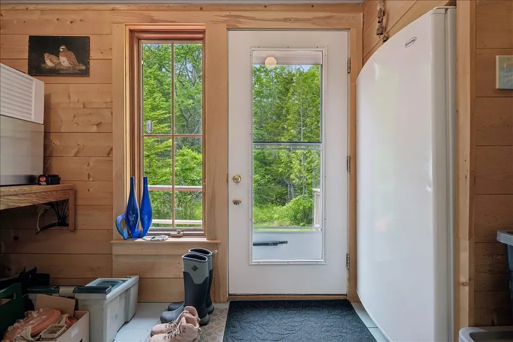 5 Mcdonald Lane Stonington ME 04681