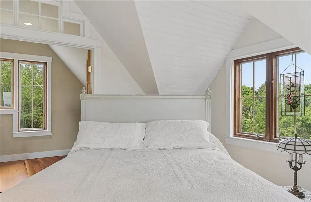 5 Mcdonald Lane Stonington ME 04681