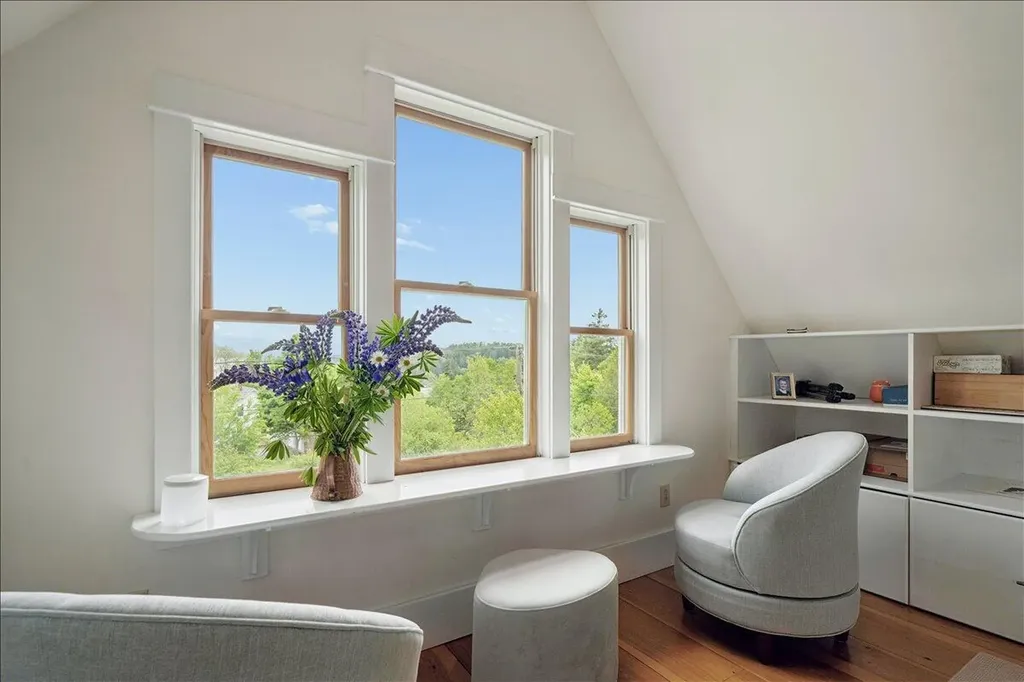 5 Mcdonald Lane Stonington ME 04681