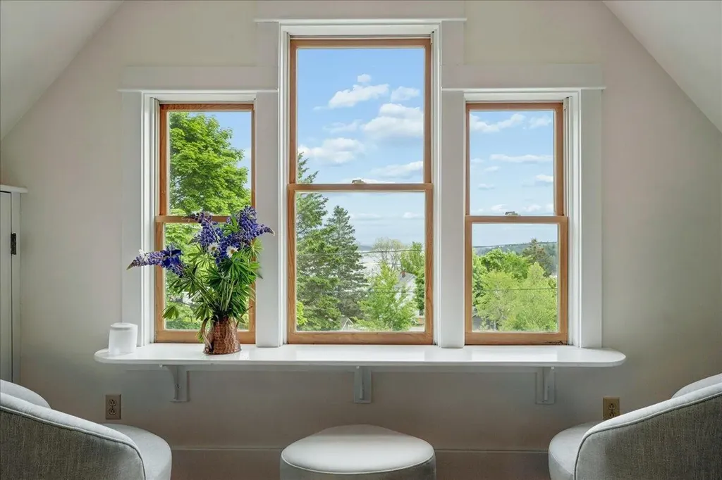5 Mcdonald Lane Stonington ME 04681