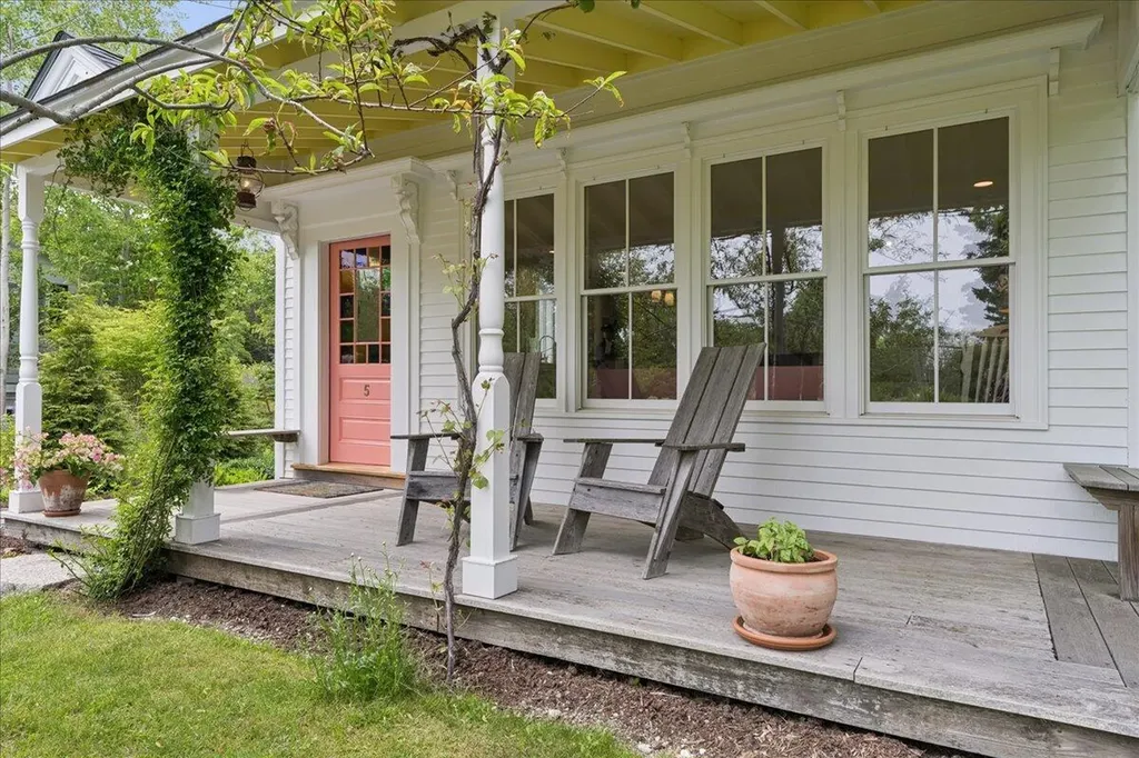 5 Mcdonald Lane Stonington ME 04681