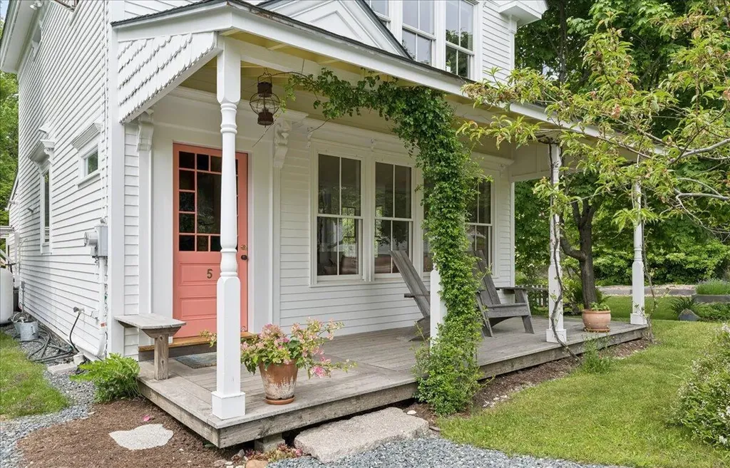 5 Mcdonald Lane Stonington ME 04681