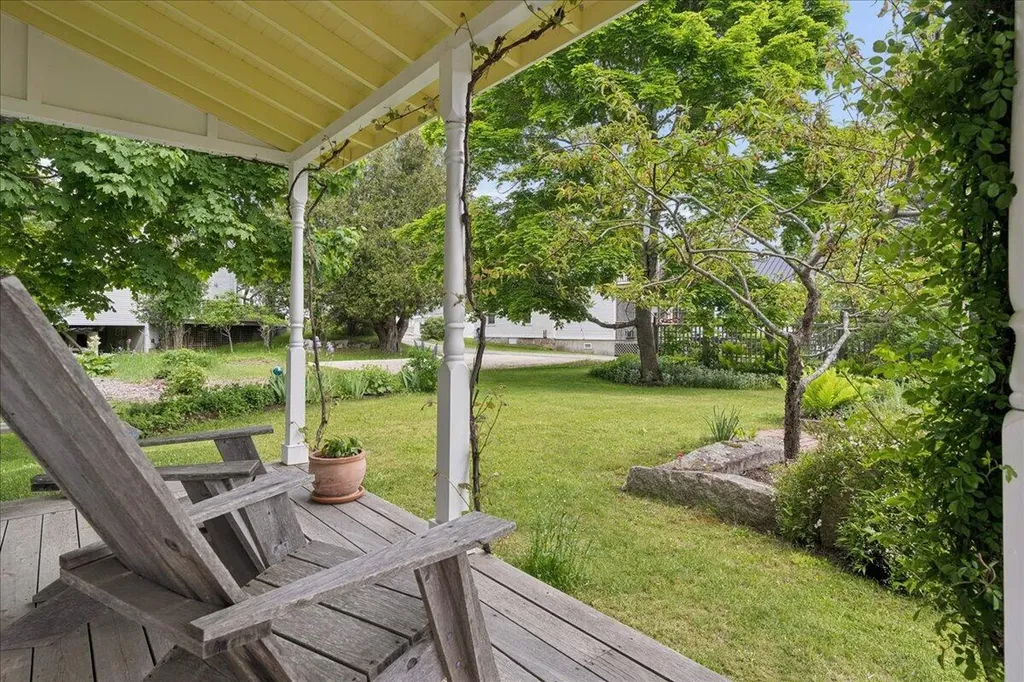 5 Mcdonald Lane Stonington ME 04681