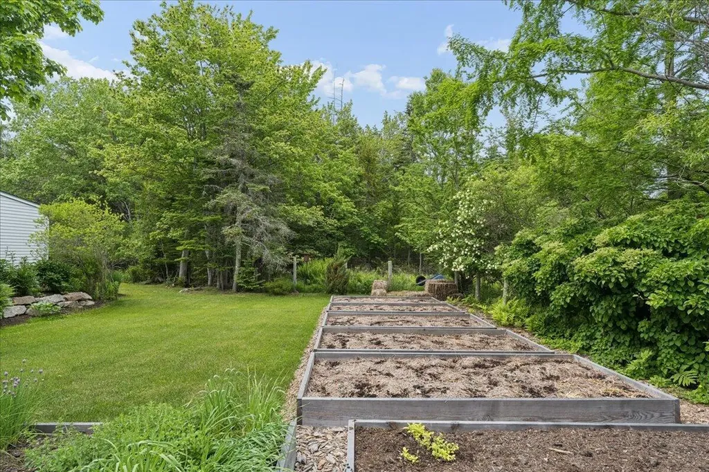 5 Mcdonald Lane Stonington ME 04681