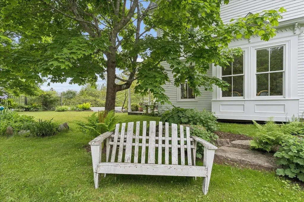 5 Mcdonald Lane Stonington ME 04681