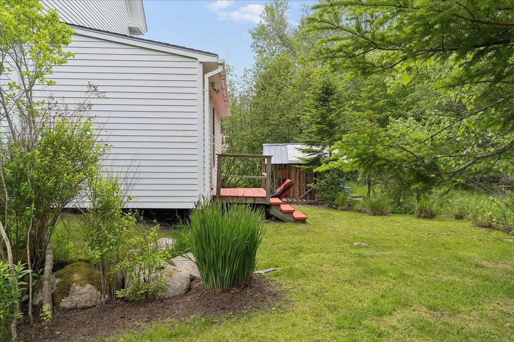 5 Mcdonald Lane Stonington ME 04681