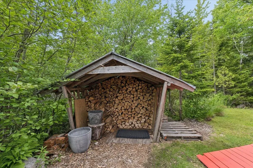 5 Mcdonald Lane Stonington ME 04681