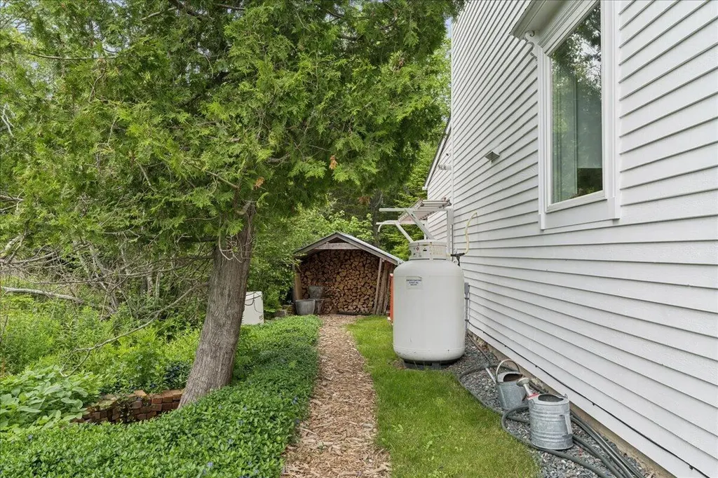 5 Mcdonald Lane Stonington ME 04681