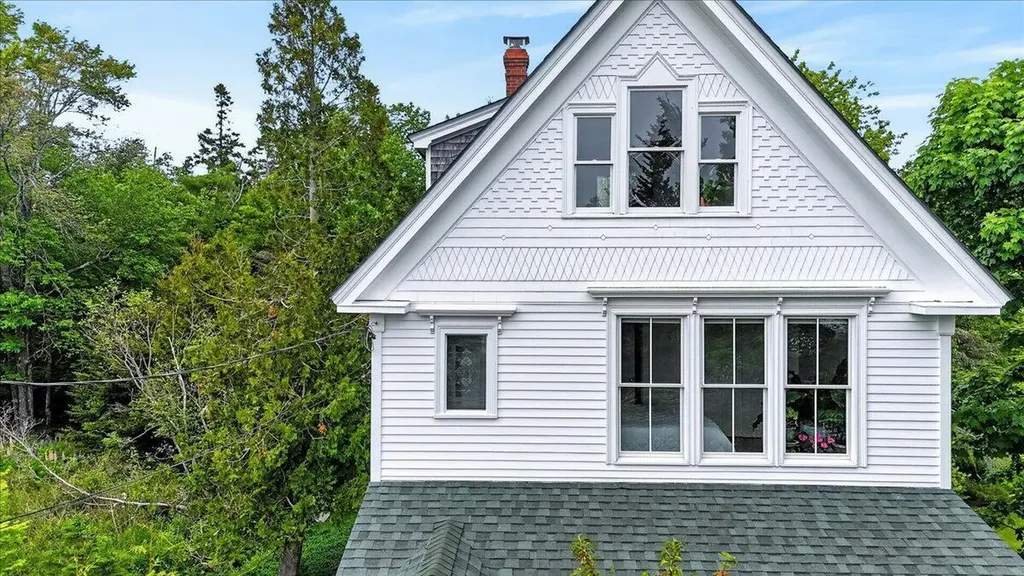5 Mcdonald Lane Stonington ME 04681