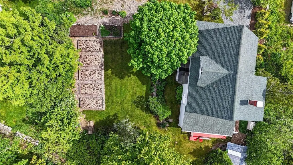 5 Mcdonald Lane Stonington ME 04681