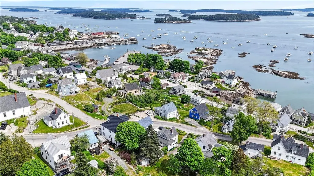 5 Mcdonald Lane Stonington ME 04681