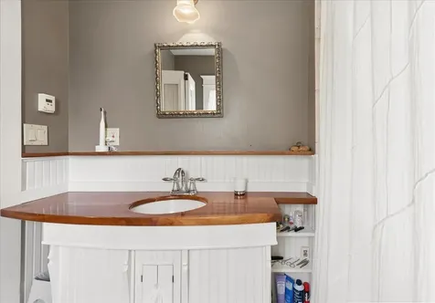 5 Mcdonald Lane Stonington ME 04681