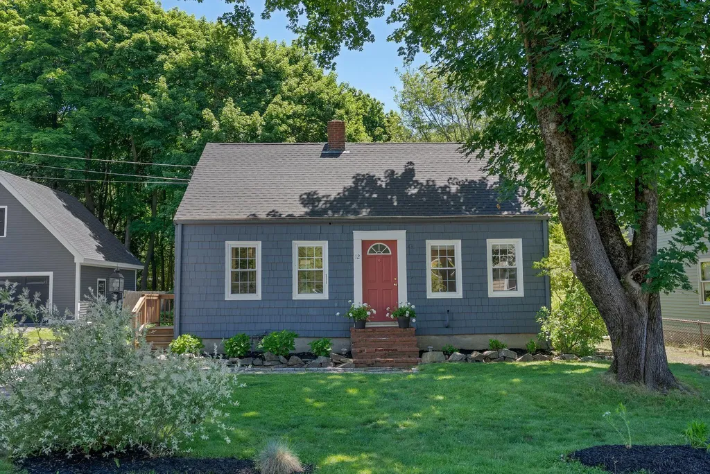 12 Linwood Street Cape Elizabeth ME 04107