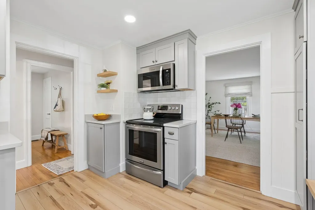 12 Linwood Street Cape Elizabeth ME 04107