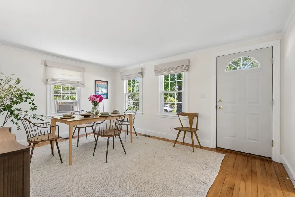 12 Linwood Street Cape Elizabeth ME 04107