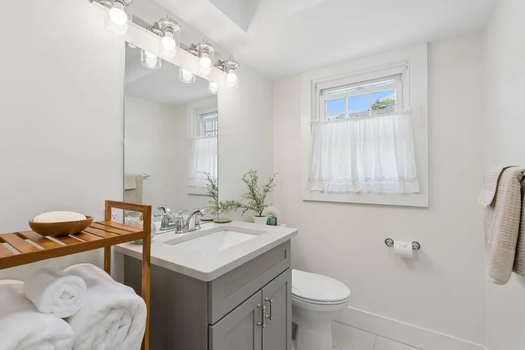 12 Linwood Street Cape Elizabeth ME 04107