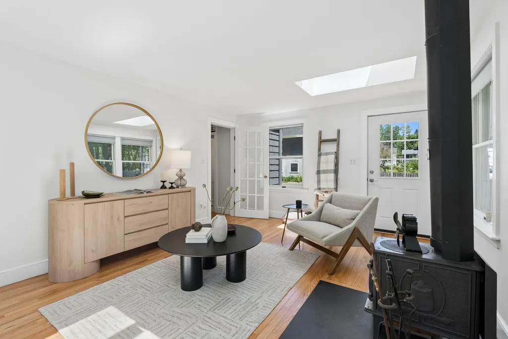 12 Linwood Street Cape Elizabeth ME 04107