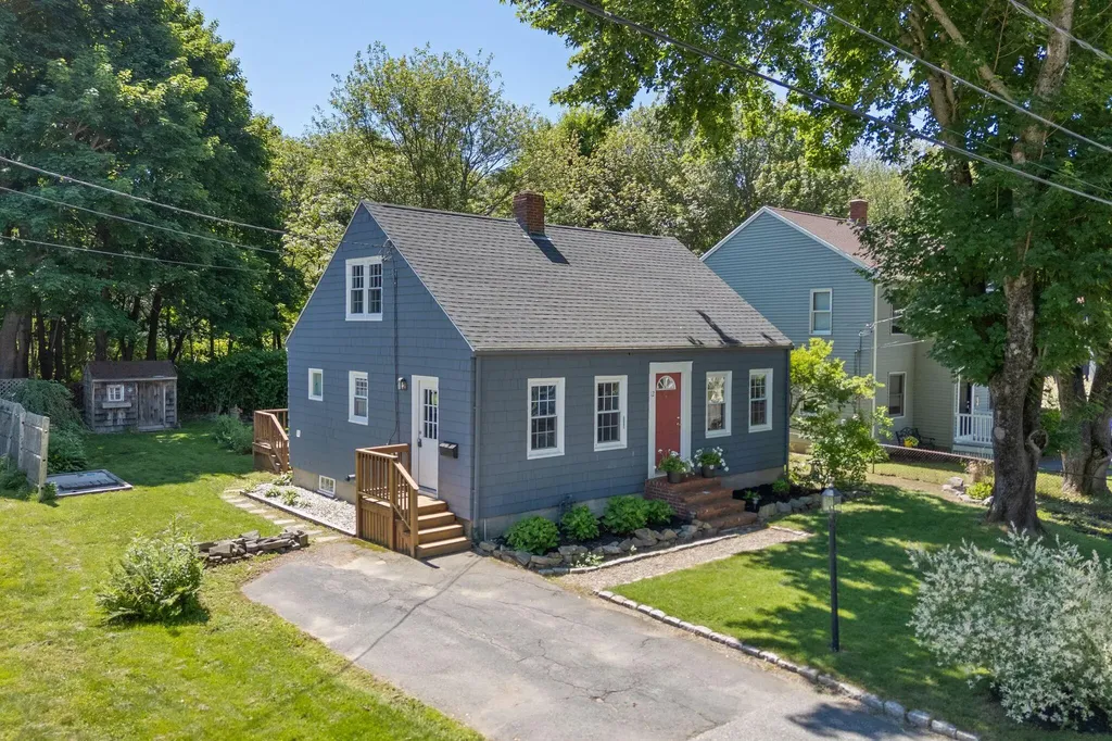 12 Linwood Street Cape Elizabeth ME 04107