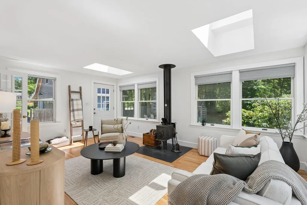 12 Linwood Street Cape Elizabeth ME 04107