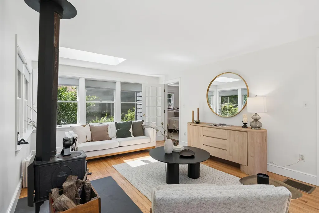 12 Linwood Street Cape Elizabeth ME 04107