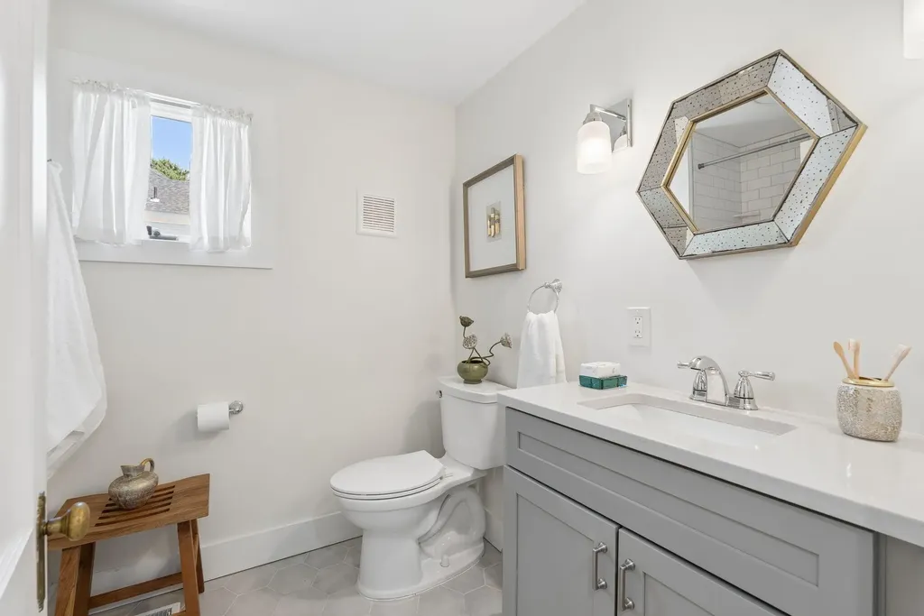 12 Linwood Street Cape Elizabeth ME 04107