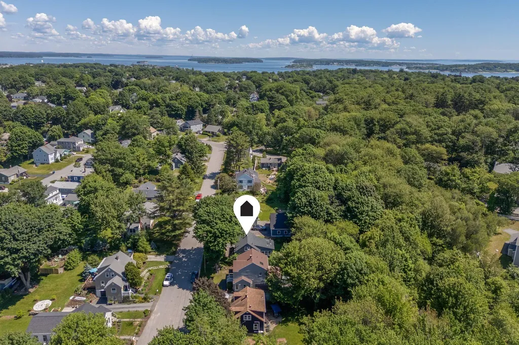 12 Linwood Street Cape Elizabeth ME 04107