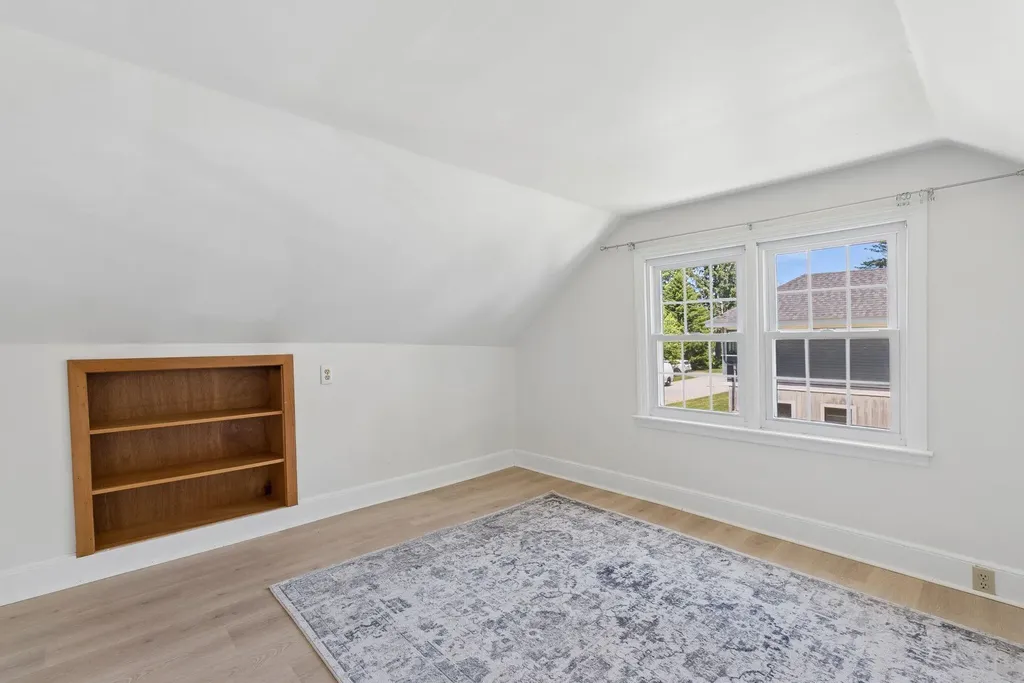 12 Linwood Street Cape Elizabeth ME 04107