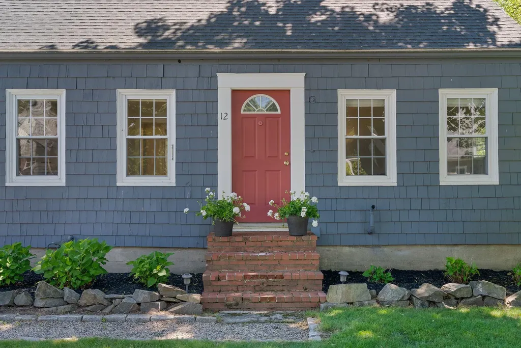 12 Linwood Street Cape Elizabeth ME 04107