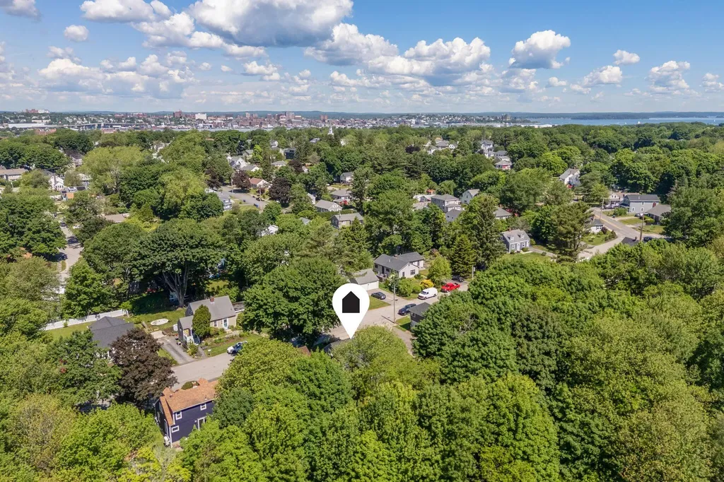 12 Linwood Street Cape Elizabeth ME 04107
