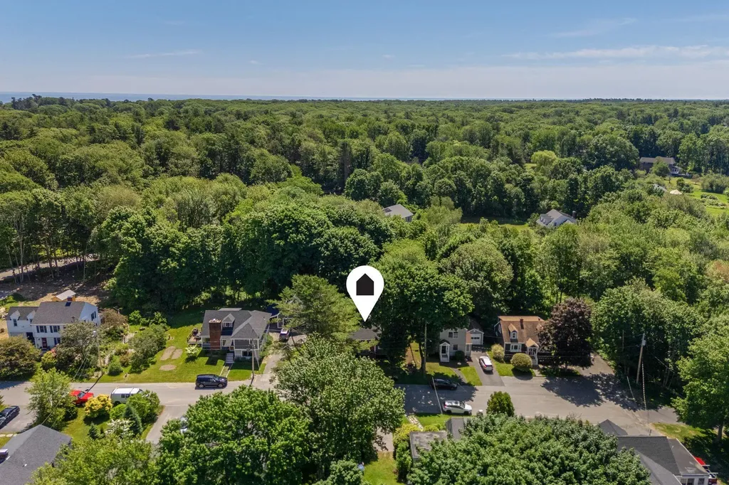 12 Linwood Street Cape Elizabeth ME 04107