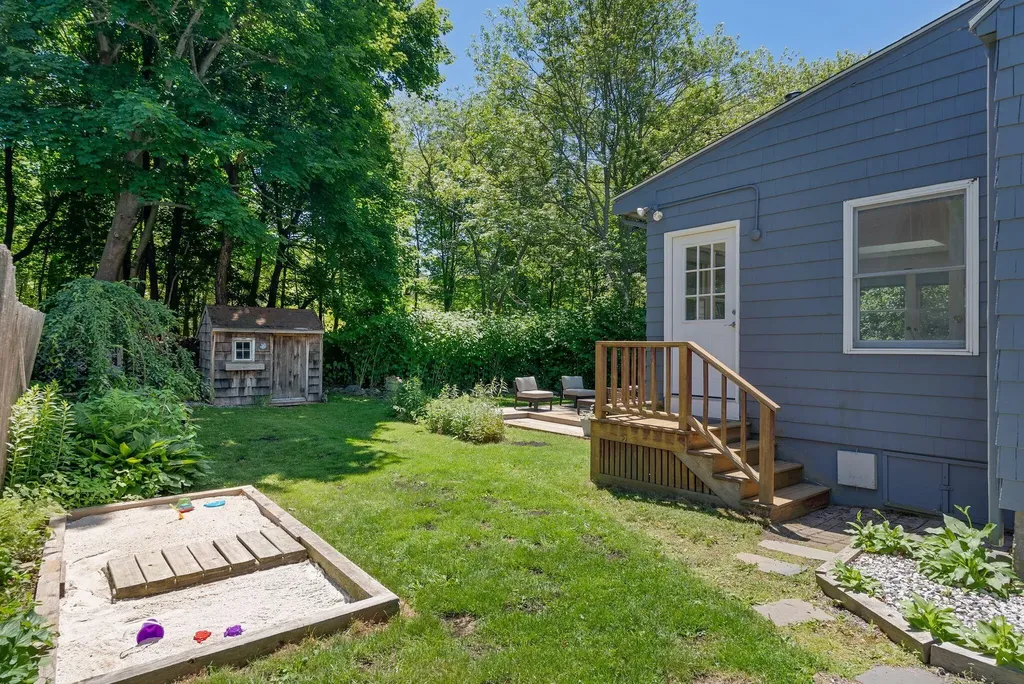 12 Linwood Street Cape Elizabeth ME 04107