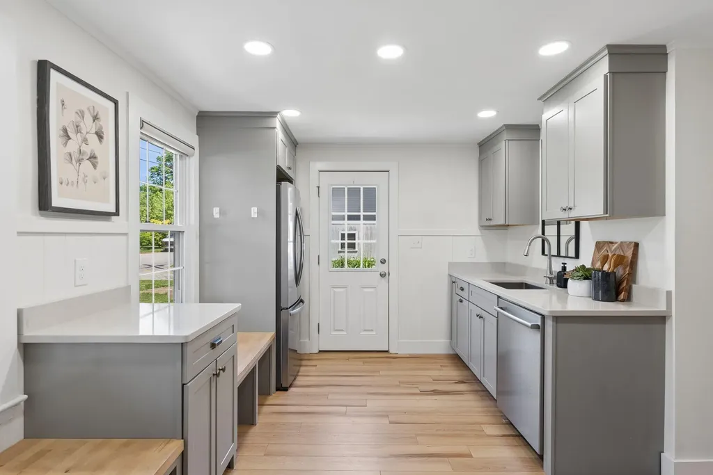 12 Linwood Street Cape Elizabeth ME 04107