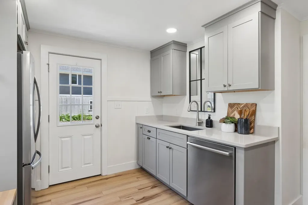 12 Linwood Street Cape Elizabeth ME 04107