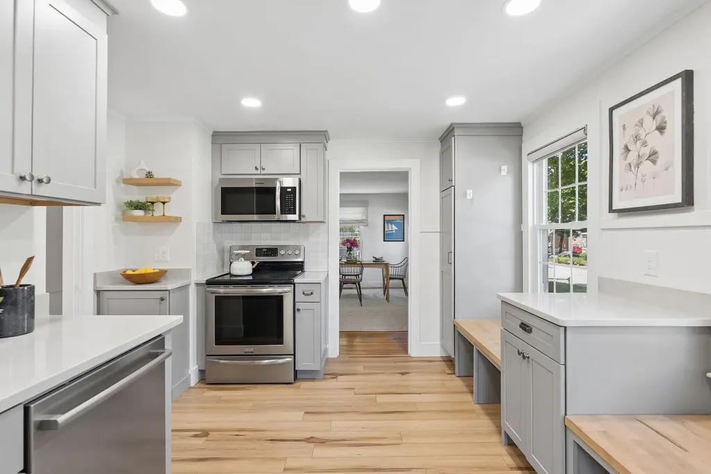 12 Linwood Street Cape Elizabeth ME 04107